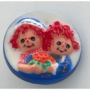 Vintage 1974 Raggedy Ann & Andy Bobbs Merrill Plastic Lapel Pin